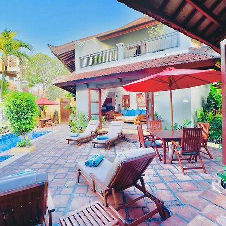 Villa Naga Maya Legian Eksteriør billede